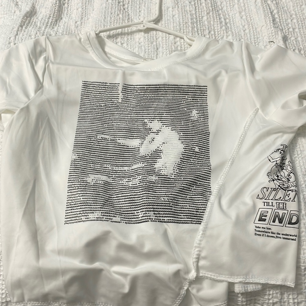 Asymmetrical white printed workout shirt